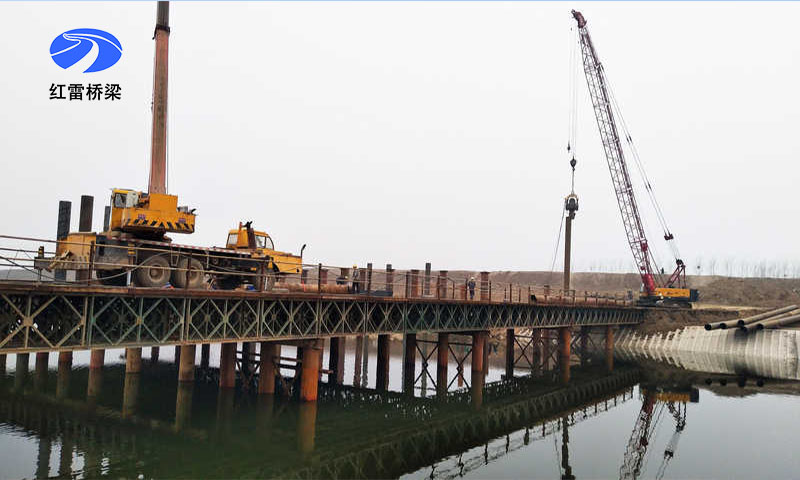 1678332377104976.jpg 濟(jì)寧丁堂運(yùn)河鋼便橋鋼支架施工1.jpg