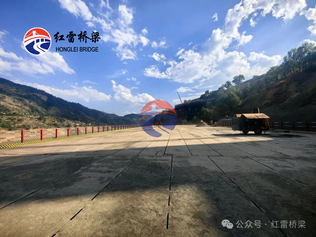 四川涼山國(guó)道227線鹽源縣黃泥梁子大橋鋼平臺(tái)